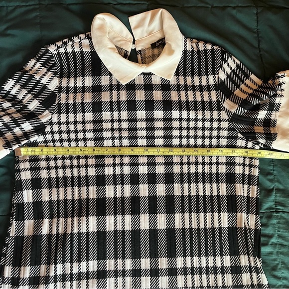 Chic Black and White Plaid Blouse - Picture 6 of 11